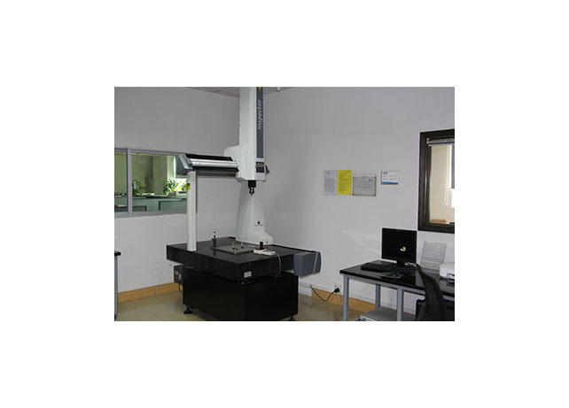 工程師審（shěn）圖排除問題，先進檢（jiǎn）測設備保證品質