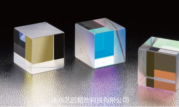 <strong>新科技：精密加工生產用於推進信息技術的微型光導立方體</strong>