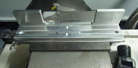 <strong>南京精密機械加工（gōng）有多牛逼？這個盤子裏有5000多個零件（jiàn）。</strong>