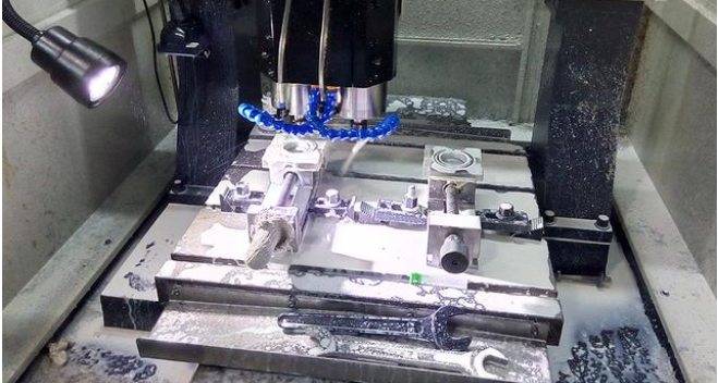 <strong>cnc精密零件:通加工和（hé）cnc精密加工的差異</strong>