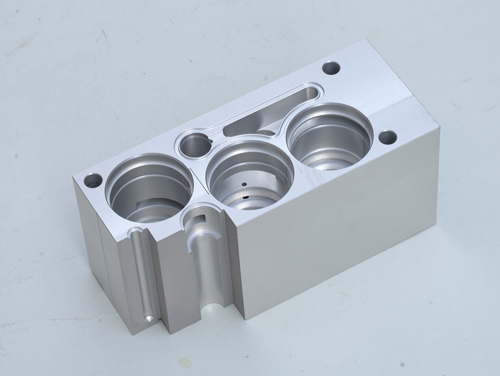 小批量鋁合金零件為何要（yào）選擇南京向日葵视频免费精密科技有限公司的7大優勢