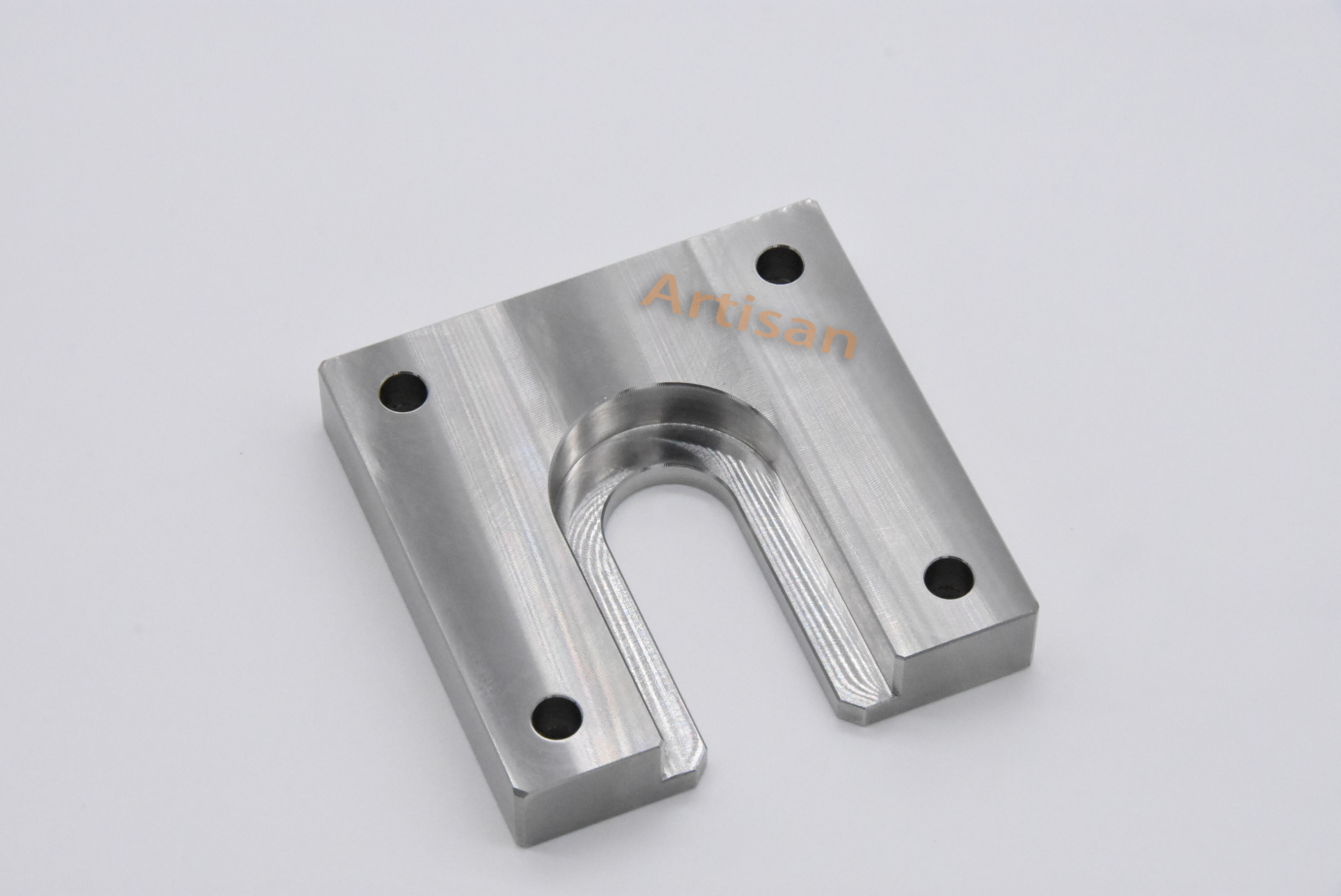 <strong>家電設備零（líng）件精密加工：板</strong>