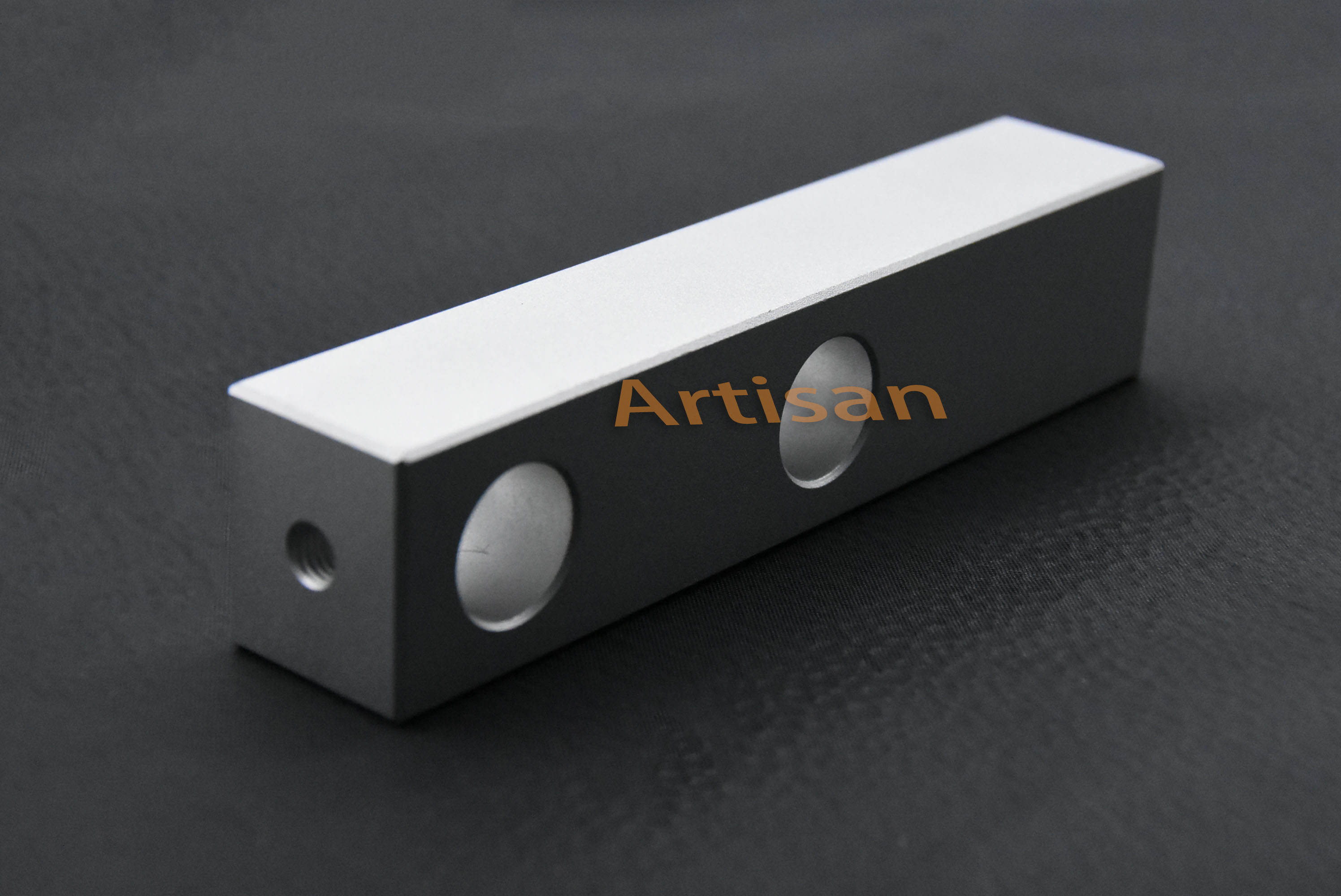 <strong>醫（yī）療類精密（mì）件加工：夾緊（jǐn）塊</strong>