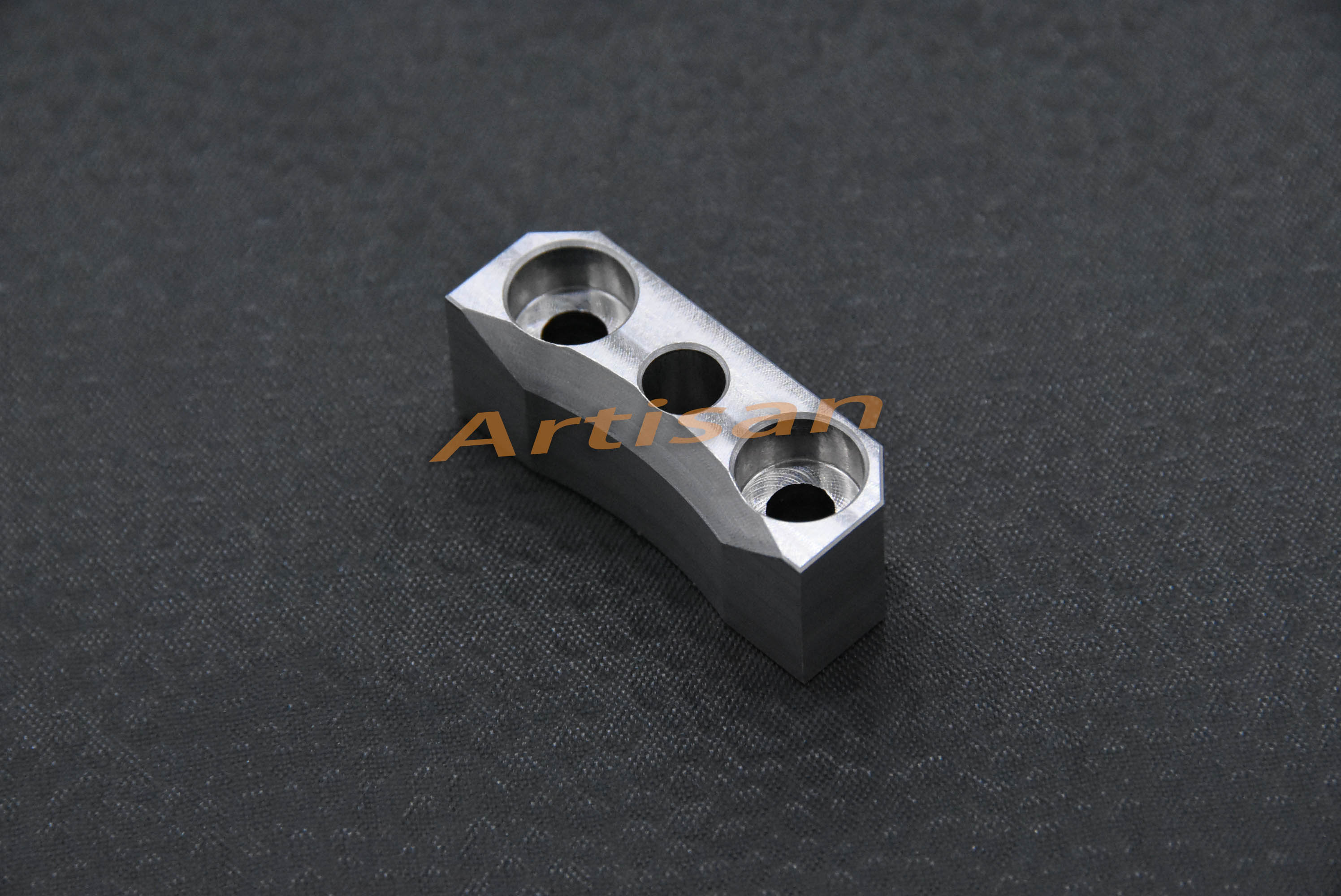 <strong>電子類精密件加工：定位銷塊（kuài）</strong>