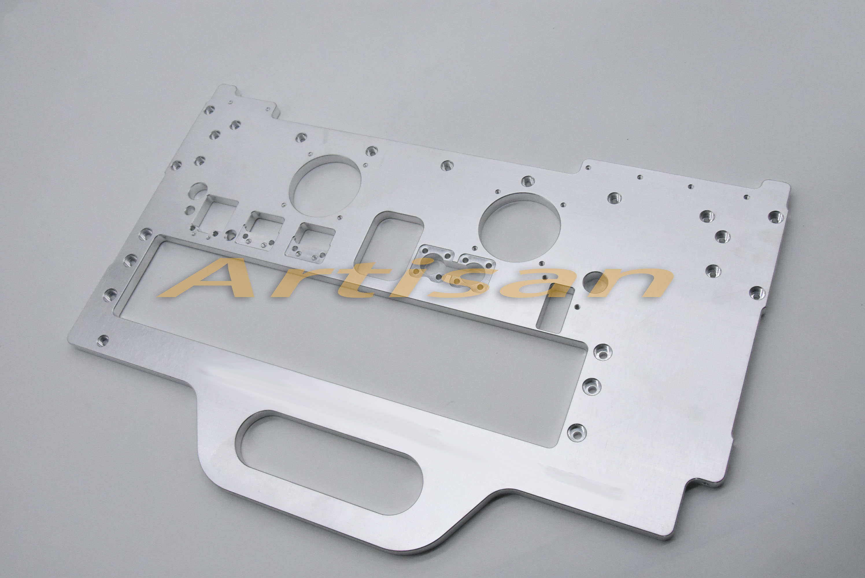 <strong>電（diàn）子類精密件加工：板1</strong>